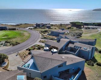 Ocean view easy access to Doran Beach, Golf course and Bluewater Bistro. - Bodega Bay - Будівля