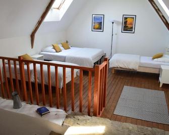 Le Manoir des Doyens Loft - Sleeps 8 - Breakfast Included! - Bayeux - Slaapkamer