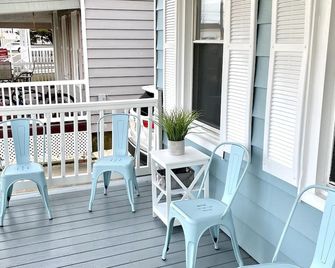 Family Beach Retreat in Perfect Location - Rumson - Balcony