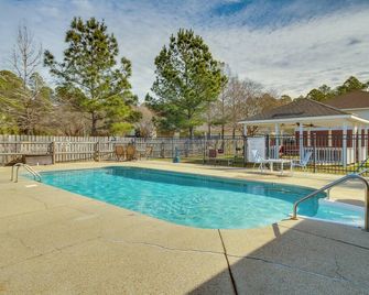 Community Grills and Pool Gautier Condo! - Gautier - Piscină