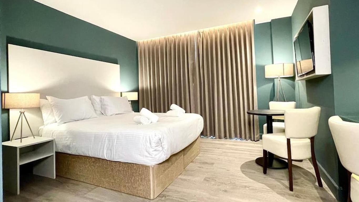 Axiom Park Hotel