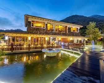 Tongyeong Hansan Marina Resort - Tongyeong - Edificio