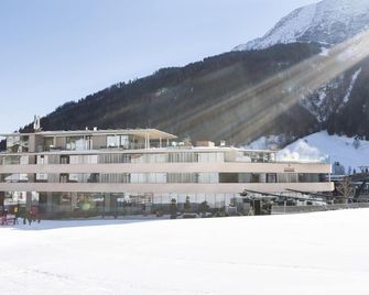 Hotel Arlmont 4 Stern Superior - Sankt Anton am Arlberg - Bygning