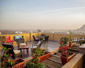 Gardenia Pyramids View Inn - Rooftop - Giza - Balkon