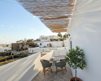 Dauti Central Suites - Karterados - Balcony