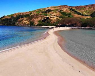 Fijian Family Community Stay In Paradise. - Wayasewa Island - Beach