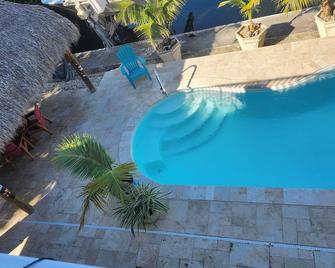 Lower Keys Retreat - Big Pine Key - Pool