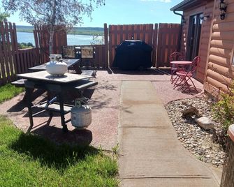 4 bedroom home on Missouri River - Chamberlain - Patio