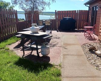 4 bedroom home on Missouri River - Chamberlain - Patio