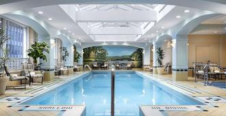 Fairmont Royal York Gold Experience - Toronto - Pool