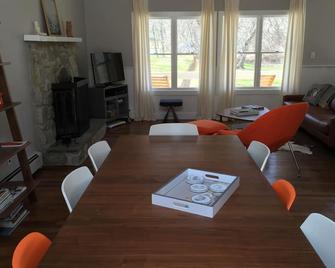 Newly Renovated With Pool, Hot Tub, And Fireplace! - Shelter Island - Dining room