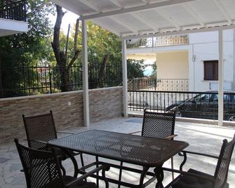 Vacation apartment/apartment for 6 guests with 73m² in Kallikratia (124844) - Néa Tríglia - Balkon