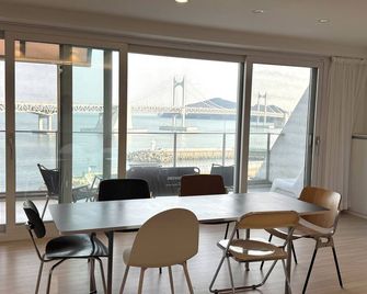 Gwangalli Beachfront Duplex with a Private Terrace - Busan - Essbereich