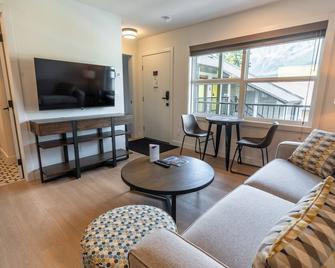 Basecamp Suites Canmore I One Bedroom Apartment - Canmore - Living room