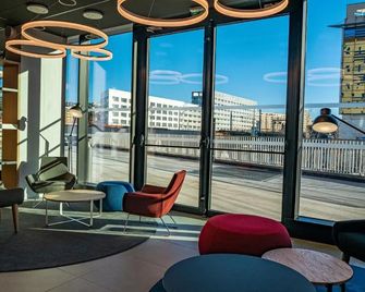 Holiday Inn Express Nice - Grand Arenas By IHG - Niza - Sala de estar