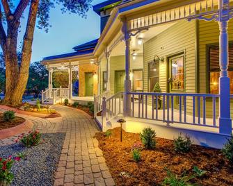 The Curtis Park Club - Denver - Bina