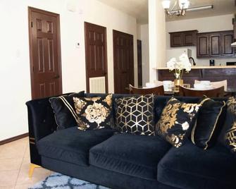 1 Min To University Utrgv 2bd 2bt Town Suite - Edinburg - Living room