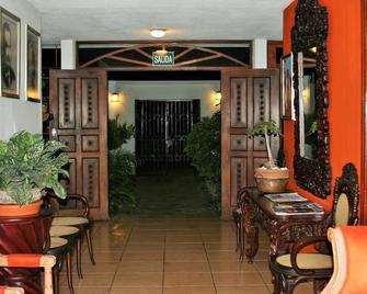 La Posada Del Arcangel - מנגואה - פטיו