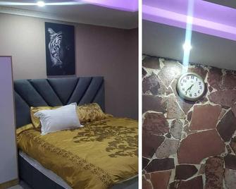 Seven Palms Executive Lodge - Ndola - Schlafzimmer