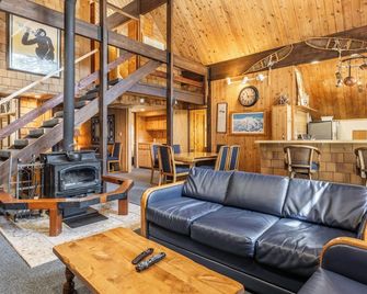 Chalet #4, Slope Side Ski in Ski Out Spacious Fami - Mammoth Lakes - Salon