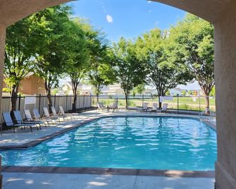 Castle Peak Home W/Hot Tub, Game Room + Community Pool. - Nampa - Pool