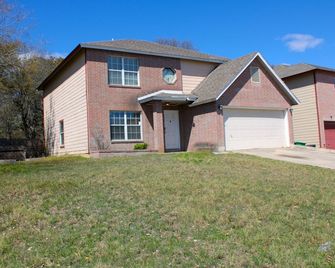 Biltmore Bliss Charming 3-bedroom house with AC, WiFi - Live Oak - Edificio