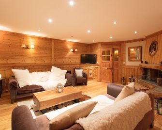 Beautiful chalet along Rue des Montagnards, easy piste access and spa! - Montgenèvre - Salon