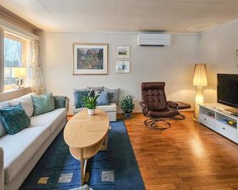 4 Bedroom Awesome Home In Sandefjord - Sandefjord - Living room