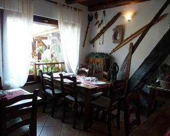 Lo Scoiattolo - La Magdeleine - Dining room