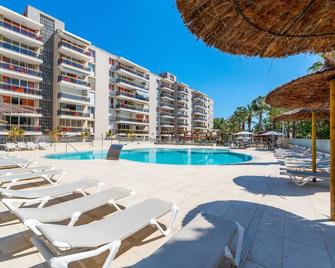 Rentalmar Navarra family suites - Salou - Basen