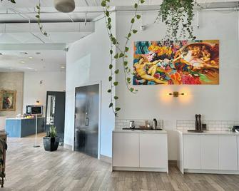 Divya Sutra Plaza and Conference Centre Calgary Airport - Calgary - Kitchen
