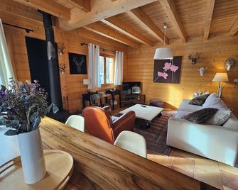 Cosy family chalet in La Féclaz, on the Plateau Sud. - Les Déserts - Salon
