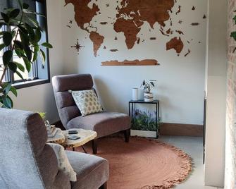 Oasis Downtown in Amish Country - Sugarcreek - Sala de estar