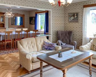 4 Bedroom Stunning Home In Vetlanda - Vetlanda - Living room