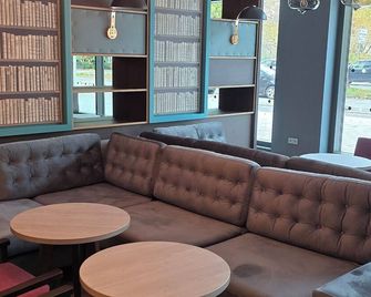 Premier Inn Duisburg City Altstadt - Duisburgo - Lounge