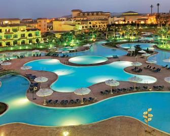 Mövenpick Hotel Cairo-Media City - Gizé - Piscina