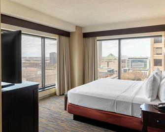 ذا كابيتال سويتس هوتل - كولومبوس (اوهايو) - غرفة نوم