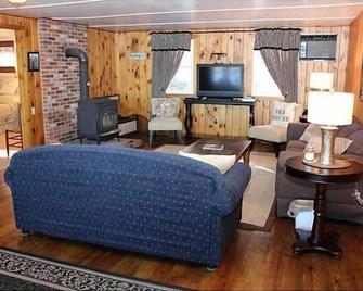 Charming Lovewell Pond Lakehouse:beach,open Layout, Ac/Wash/Dryer/Wifi/Cable - Fryeburg - Living room