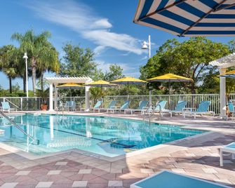 DoubleTree Suites by Hilton Naples - נייפלס - בריכה
