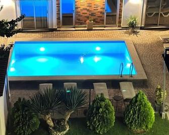 Garden Lounge Hotel - Jerevan - Piscina