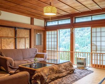Takazuri Kita - Hostel - Nanto - Living room