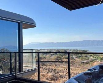 Lua Capsule Rooms - San Juan Cosalá - Balkón