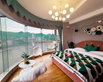 Yu · Twelve High Altitude River View Homestay (Jiefangbei Raffles Store) - Chongqing - Bedroom