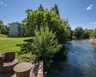 Sowell Hotels Domaine De La Petite Isle - L'Isle-sur-la-Sorgue - Buiten zicht
