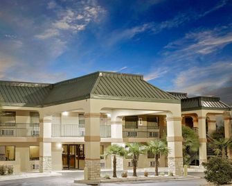 Super 8 by Wyndham Byron/South Macon - Byron - Gebouw