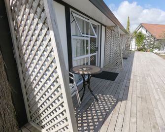 Castle Court Motel - Wellsford - Patio
