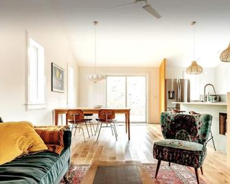 Vacation Mod Cottage Idyllic Setting Every Amenity - Rosendale - Sala de estar