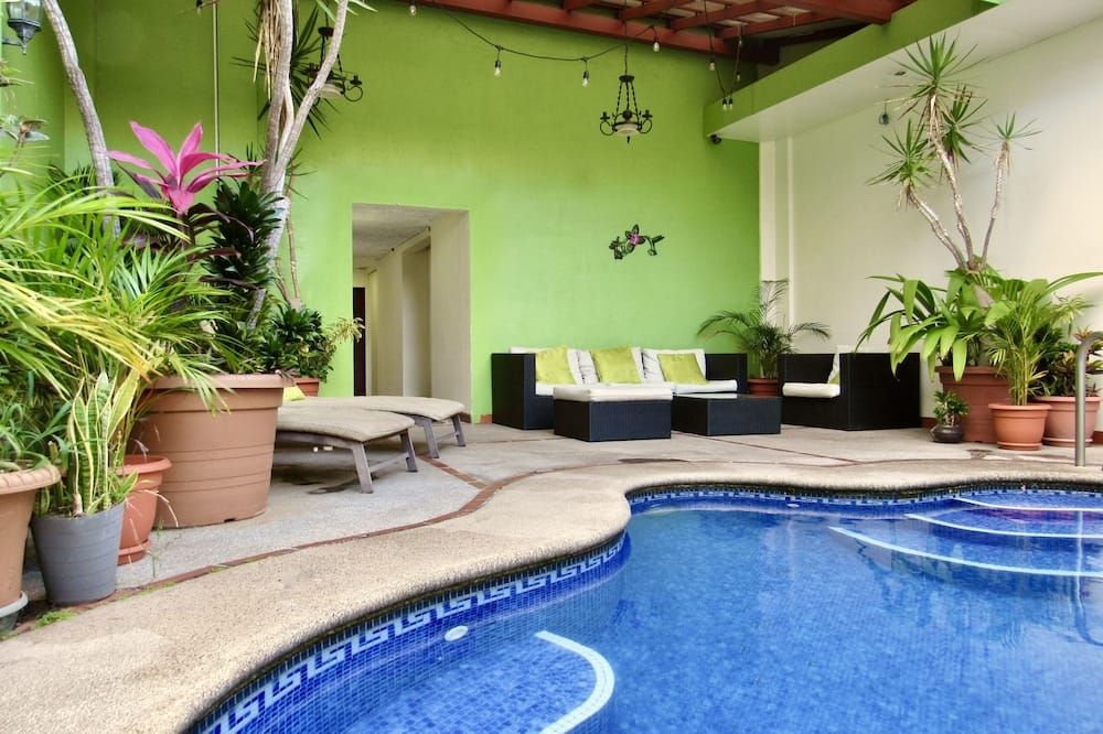 أوتيل لا جواريا إن آند سويتس