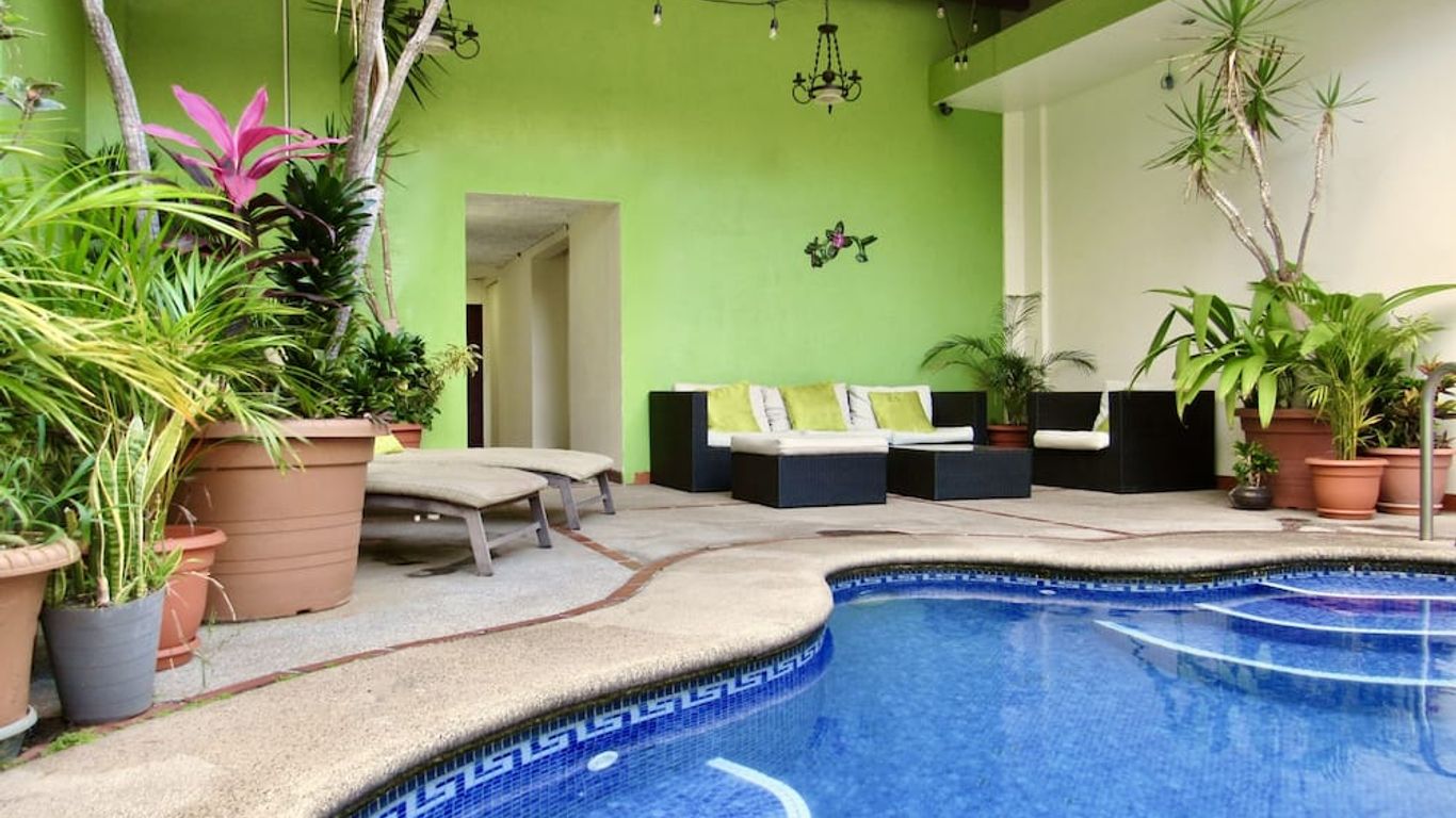 Hotel La Guaria Inn & Suites