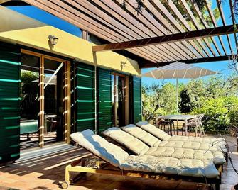 ChaletSoleLuna sea view, Italian Villa, Riccione Misano, Pet Friendly! - مورشيانو دي رومانا - شرفة مرصوفة